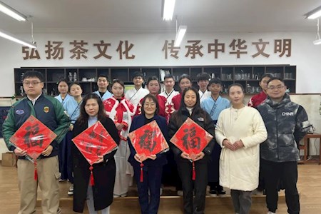 以茶会友、以茶为媒——学徒制下的校企合作活动